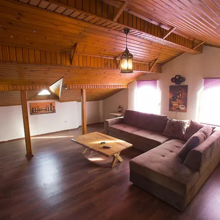 Artura Suite's Apartmanhotel 2*