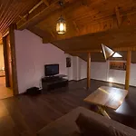 Artura Suite's Апарт-отель