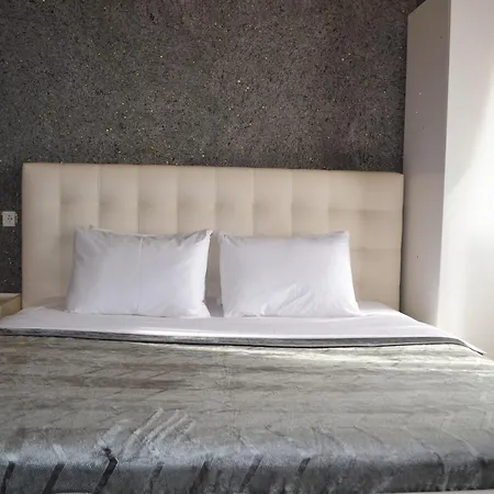 아파트호텔 Artura Suite's 2*